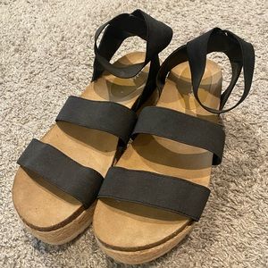 madden girl black platform sandals size 9.5